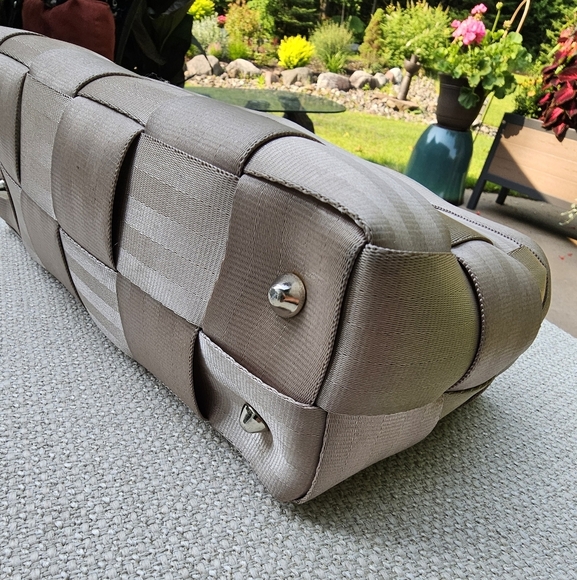 Harveys Tan Cream Color Seatbelt Bag Medium Size - Picture 9 of 10